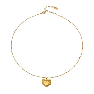 Collier en acier inoxydable doré avec chaîne à billes et pendentif cœur 3D enlacé