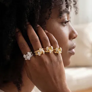 Bague En Acier Inoxydable Plaqué Or 18K Pour Femmes Texture Géométrique Zircone Cubique Imperméable Hypoallergénique Luxe