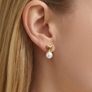 Boucles d'oreilles cœur en acier plaqué or 18k avec perles blanches pour femmes