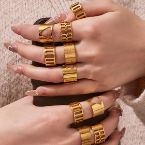Ensemble de bagues en acier inoxydable doré avec motifs géométriques ajourés chic