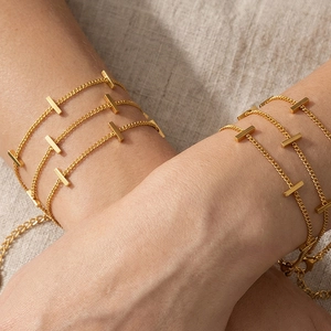 Elegant 18k gold plated stainless steel twist chain bracelet with vertical bar charms
