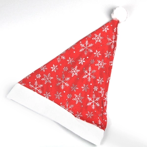 Bonnet de Noël rouge avec flocons argentés, bordure en peluche blanche et pompon festif