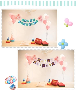 Dettaglio dello striscione Happy Birthday con palloncini colorati e ventagli di carta