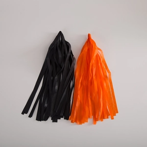 Halloween DIY party tassel garlands in black and orange for festive backdrop decoration