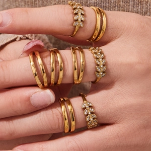 Stackable set of 18k gold plated stainless steel rings with zircon leaf and leaf patterns