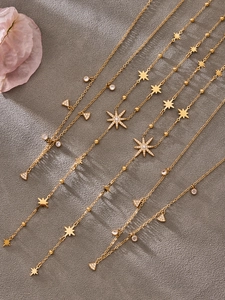 Detail der goldenen Sternanhänger mit 5A Zirkon und mikrogepflasterten Elementen