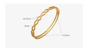 Détail du bracelet infini doré avec zircons montrant les dimensions de 0,55 cm et 5,8 cm