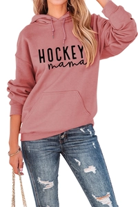 Détail du sweat à capuche rose poudré Hockey Mama avec poche kangourou et cordon ajustable