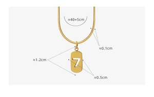 Detail der 18K vergoldeten Schlangenkette mit Anhänger Nr. 7, Maße 1,2x0,5cm