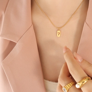 Minimalistische Edelstahl Schlangenkette Halskette Mit Hohlem Nummer Sieben Anhänger Gold Roségold Beschichtet Modeschmuck Für Damen Alltag