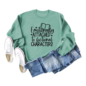 Detail eines mintgrünen Sweatshirts mit Emotionally Attached to fictional characters Aufdruck