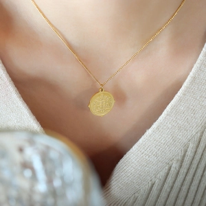 Vintage Round Coin Pendant Necklace Titanium Steel 18K Gold Plated Relief Crest Emblem Ethnic Style Jewelry For Women