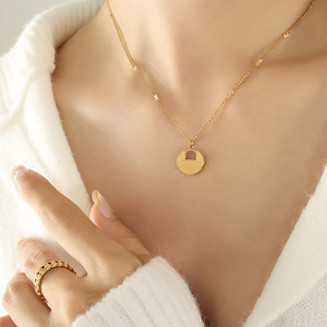 Collier Pendentif Serrure Ruyi Style Chinois Acier Titane Plaqué Or 18K Bijoux Minimalistes Rétro Pour Femmes