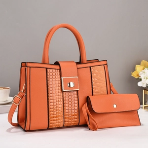 Set borsa tote e pochette arancione motivo coccodrillo con chiusura dorata e tracolla