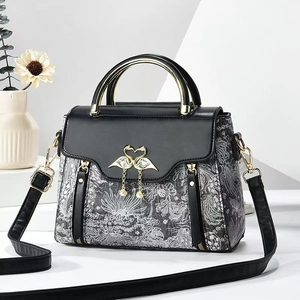 Sac À Main Élégant Femmes Simili Cuir Broderie Florale Boucle Cygne Métal Pendentif Künstliche Perle Sac Bandoulière Style Vintage