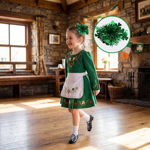 Détail de la barrette en guirlande verte avec trèfle pour la Saint-Patrick en gros plan