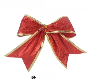 Détail d'un nœud de Noël rouge pailleté avec bords dorés pour décoration festive