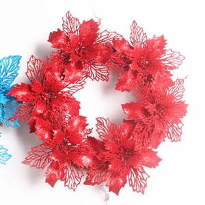 Couronne de fleurs de Noël rouge à paillettes avec pétales évidés pour décoration de porte