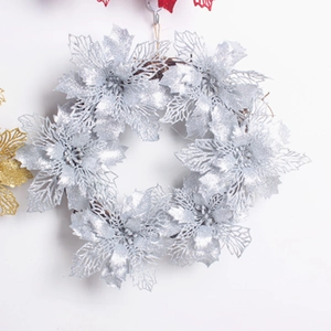 Couronne de Noël argentée scintillante avec poinsettias évidés sur base de vigne
