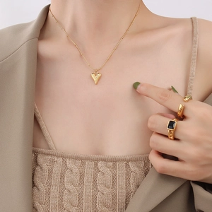 Collier Pendentif Coeur En Acier Titane Plaqué Or 18K Chaîne Satellite Bijoux Élégants Style Ins Pour Femmes