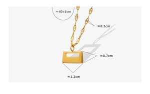Close-up of 18K gold-plated necklace with measurements 40+5cm and rectangle pendant
