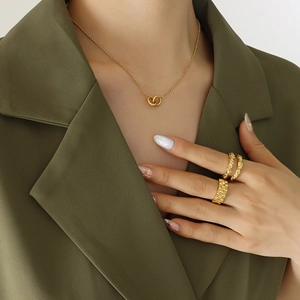 Interlocking Double Circle Pendant Necklace 18K Gold Plated Titanium Steel Minimalist Elegant Chain Jewelry For Women