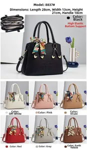 Détail de la structure interne à trois couches et des couleurs du sac à main à motif pierre