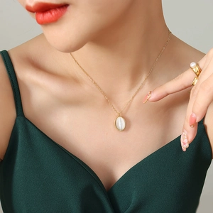 Collier Rétro Minimaliste Avec Pendentif En Pierre Oeil De Chat Ovale En Acier Titane Plaqué Or 18K Bijoux Pour Femmes