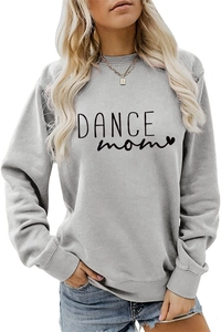 Détail d'un sweat-shirt gris avec imprimé Dance Mom noir et motif graphique de cœur