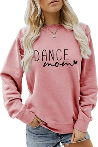 Détail du sweat rose Dance Mom avec col rond côtelé et motif cœur calligraphié