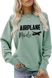 Détail de l'imprimé graphique noir AIRPLANE Mode sur un sweat-shirt vert sauge