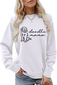 Gros plan du texte doodle mama et illustration de chien sur un sweat blanc à manches
