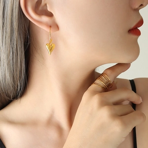 Boucles D'oreilles Créoles Pendentif Coeur Acier Titane Plaqué Or 18K Style Ins Élégant Bijoux Pour Femmes