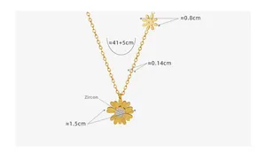Spécifications de taille du collier marguerite dorée avec dimensions du pendentif en zircon