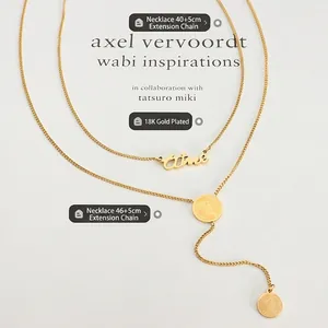 Collier double couche plaqué or 18K avec pendentif lettre et médailles de monnaie