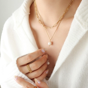Collier Double Couche En Acier Titane Avec Pendentif Perle D'eau Douce Chaîne Trombone Minimaliste Pour Femmes Bijoux
