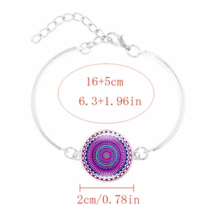 Silbernes Mandala-Glasedelstein-Armband mit violettem Muster und verstellbarer Kette