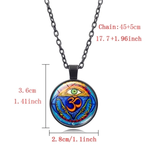 Pendentif œil maléfique Om en verre avec chaîne en alliage noir et guide des tailles