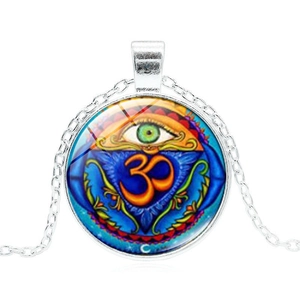 Collier avec pendentif cabochon en verre Om et œil grec sur chaîne argentée