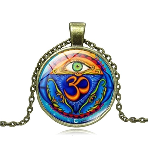 Collier avec pendentif Om Mauvais Œil en bronze vintage et motif mandala bleu orange