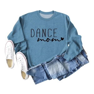Sweatshirt bleu col rond à plat avec texte DANCE mom noir et motif de cœur