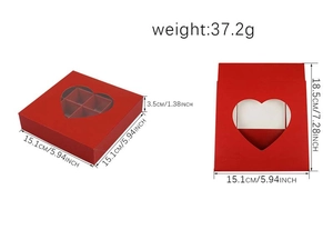 Detailed view of red square gift box with heart window and dimensions 15.1x15.1x3.5cm