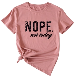 T-shirt rose en coton avec imprimé 'NOPE. not today' et détail noué stylé à la base