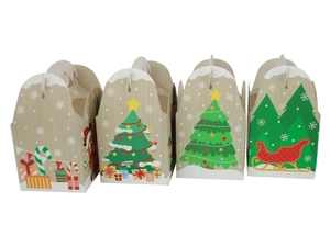 Dettaglio set di quattro scatole regalo di Natale in cartone bianco con stampe festive
