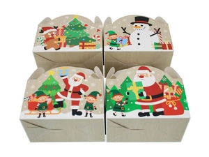 Dettaglio di 4 scatole regalo natalizie in cartone con Babbo Natale e pupazzo di neve