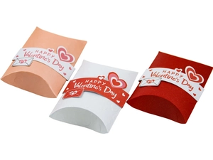 Trois boîtes d'oreiller de Saint-Valentin en rose, blanc et rouge avec rubans décoratifs