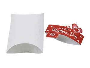 Détail de boîte à bonbons oreiller blanche gaufrée cœur avec bandeau de la Saint-Valentin