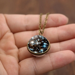 Collier galaxie vintage avec pendentif sphère en verre double face et chaîne en bronze