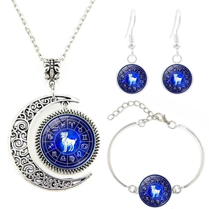 Détail de la parure de bijoux Bélier avec pendentifs en verre cabochon bleu étoilé