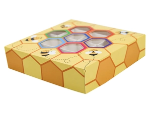 Detail der quadratischen Bienen-Geschenkbox mit sechseckigem Fenster und Innenfächern